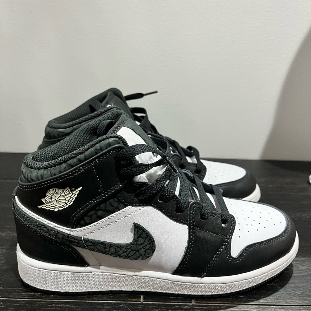 Jordan 1 Mid